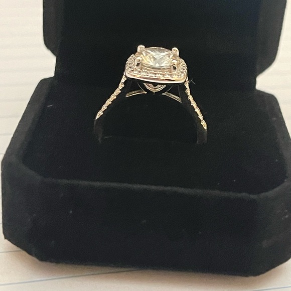 Brand new 2 carat Moissanite Sterling silver ring Size 7 - Picture 5 of 7